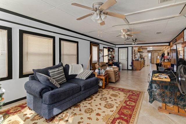 1009 Private Road 1024, Hallettsville, TX 77964