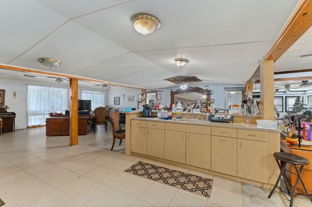 1009 Private Road 1024, Hallettsville, TX 77964