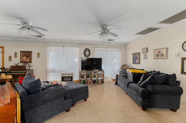 1009 Private Road 1024, Hallettsville, TX 77964