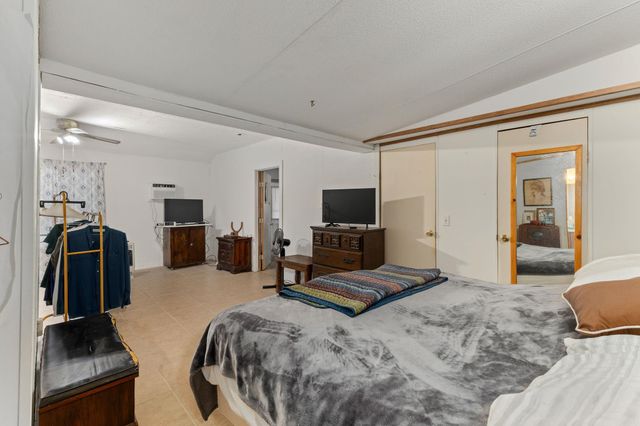 1009 Private Road 1024, Hallettsville, TX 77964