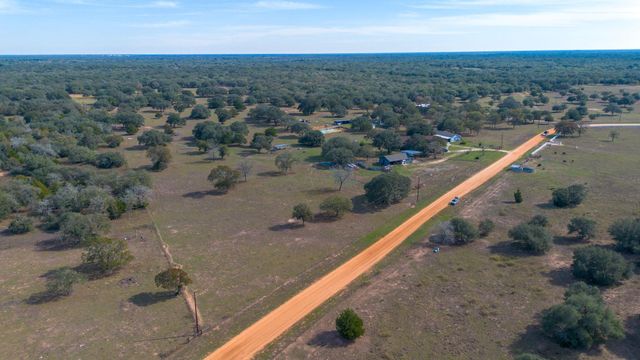 1009 Private Road 1024, Hallettsville, TX 77964