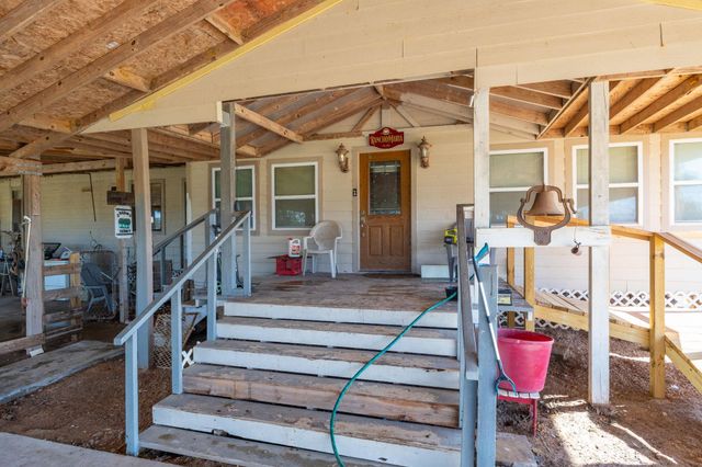 1009 Private Road 1024, Hallettsville, TX 77964