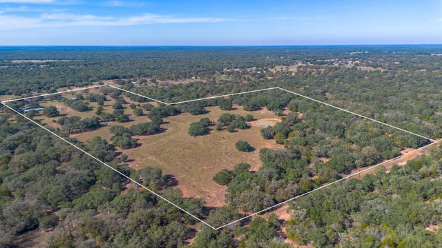 1009 Private Road 1024, Hallettsville, TX 77964