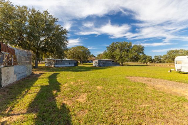1009 Private Road 1024, Hallettsville, TX 77964