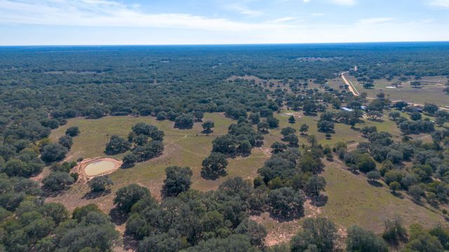 1009 Private Road 1024, Hallettsville, TX 77964