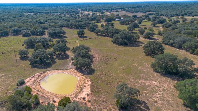 1009 Private Road 1024, Hallettsville, TX 77964
