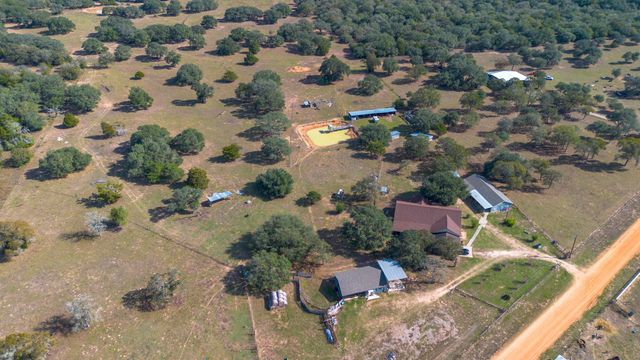 1009 Private Road 1024, Hallettsville, TX 77964