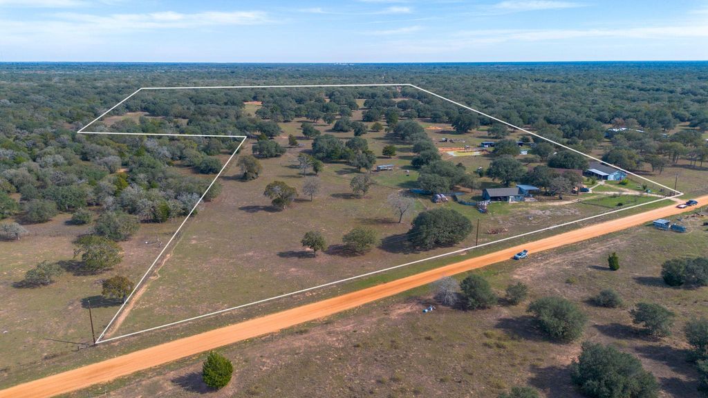 1009 Private Road 1024, Hallettsville, TX 77964