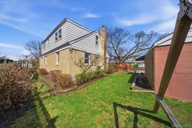 146 Caroline Avenue, Garden City South, NY 11530