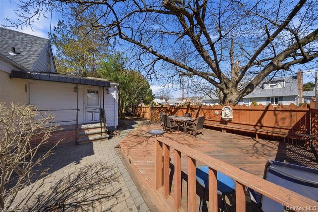 146 Caroline Avenue, Garden City South, NY 11530