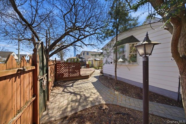 146 Caroline Avenue, Garden City South, NY 11530