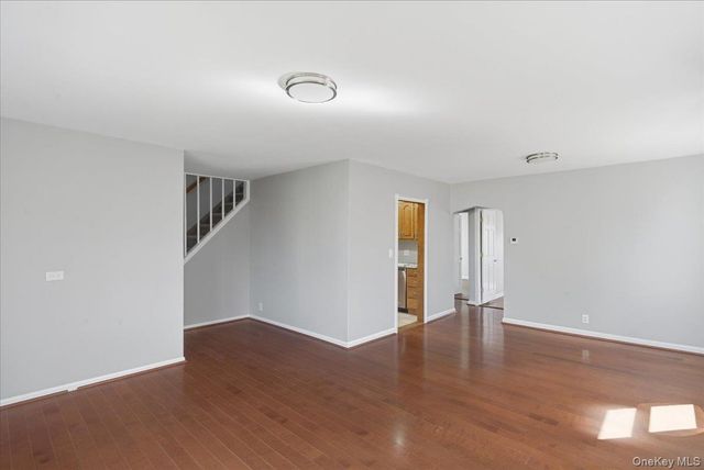 146 Caroline Avenue, Garden City South, NY 11530
