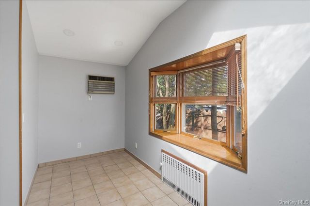 146 Caroline Avenue, Garden City South, NY 11530