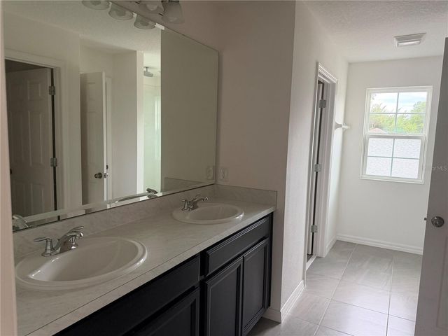 911 AVENAL LANE, Davenport, FL 33837