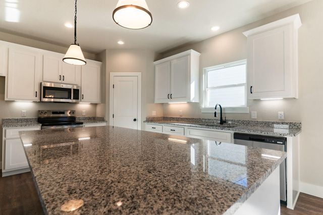 311 String Prairie WAY, Smithville, TX 78957