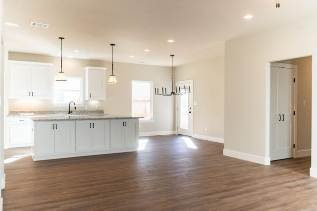 311 String Prairie WAY, Smithville, TX 78957