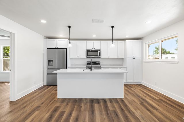 140 Village Dr, Kerrville, TX 78028