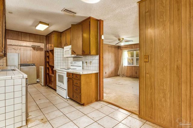 2800 Crabtree Church Rd, Molino, FL 32577