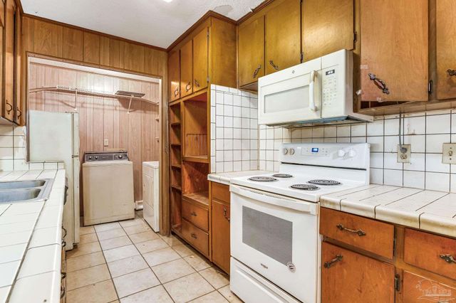 2800 Crabtree Church Rd, Molino, FL 32577