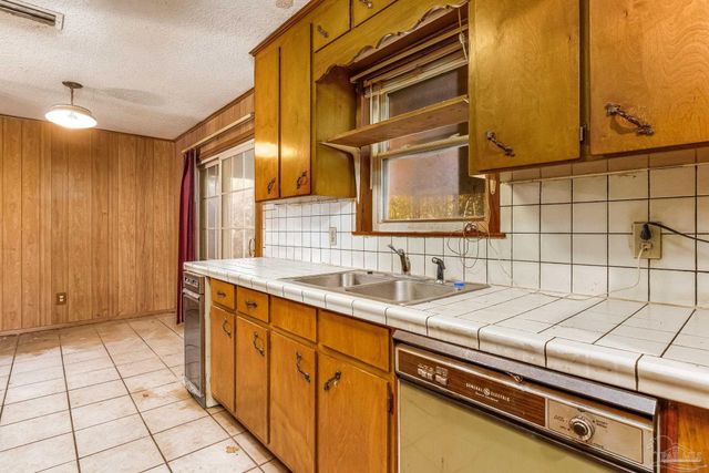 2800 Crabtree Church Rd, Molino, FL 32577