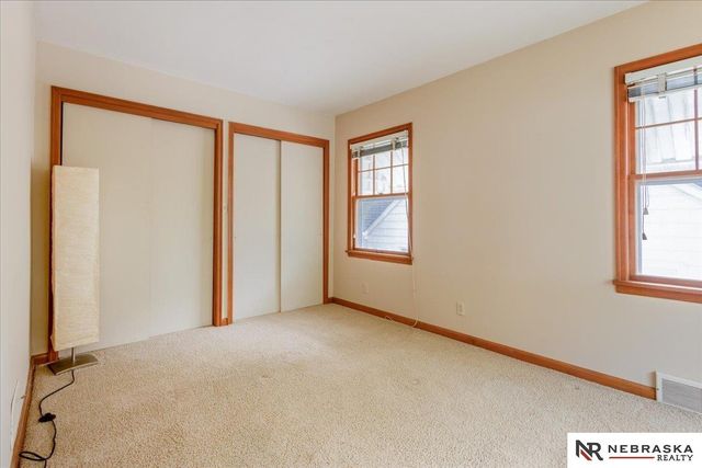 2137 S 61st Avenue, Omaha, NE 68106