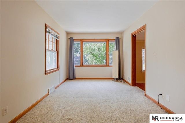 2137 S 61st Avenue, Omaha, NE 68106