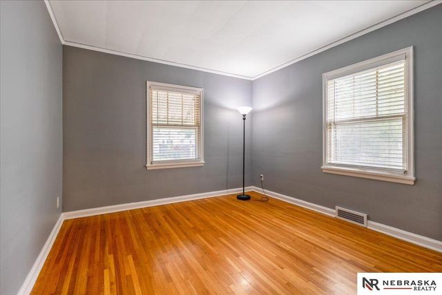 2137 S 61st Avenue, Omaha, NE 68106