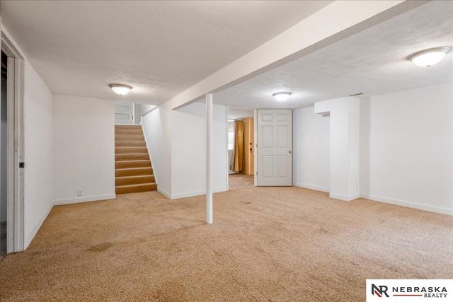 2137 S 61st Avenue, Omaha, NE 68106