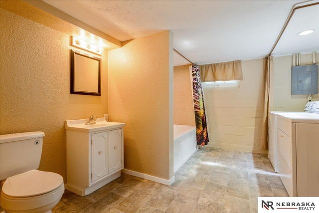 2137 S 61st Avenue, Omaha, NE 68106