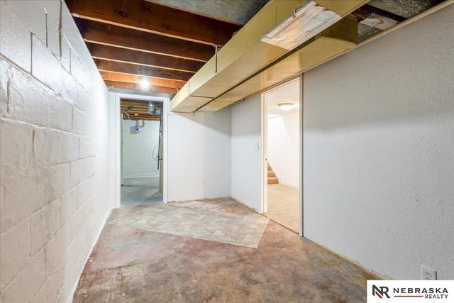 2137 S 61st Avenue, Omaha, NE 68106