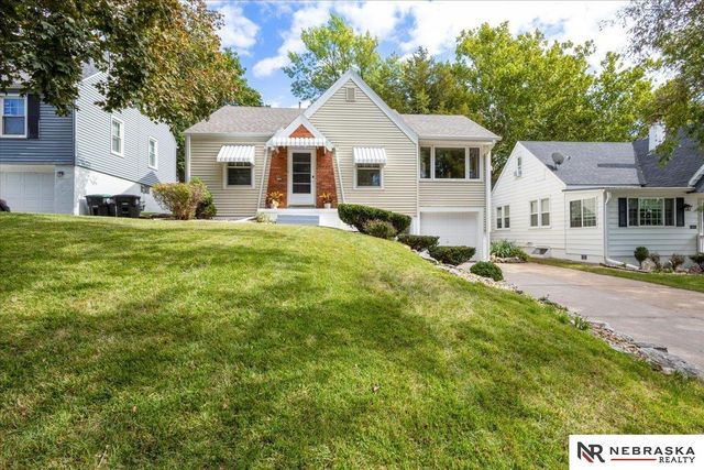 2137 S 61st Avenue, Omaha, NE 68106