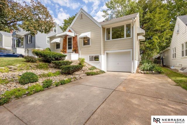 2137 S 61st Avenue, Omaha, NE 68106