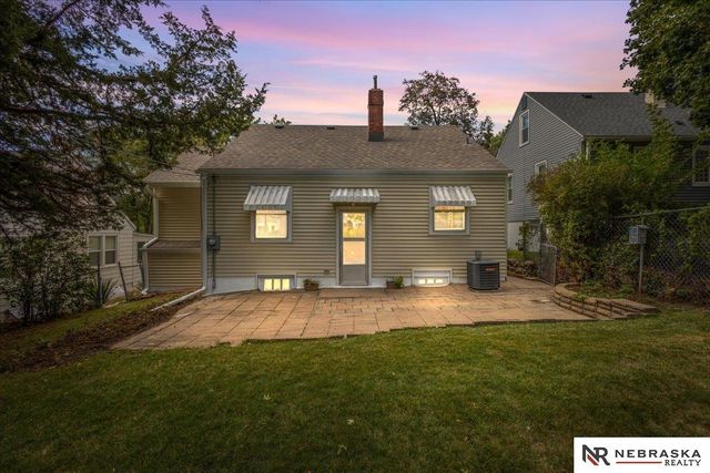 2137 S 61st Avenue, Omaha, NE 68106