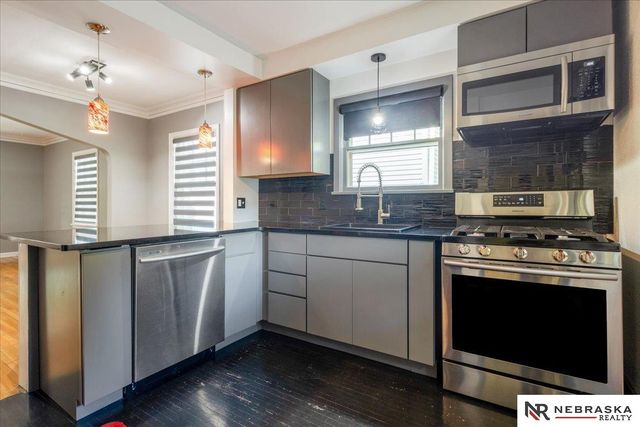 2137 S 61st Avenue, Omaha, NE 68106