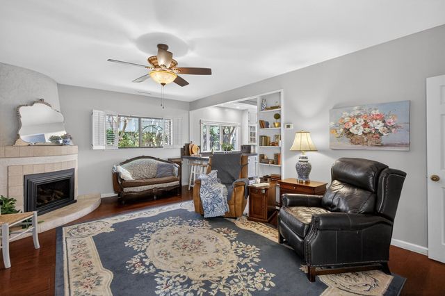 9818 Mira Del Rio Dr, Sacramento, CA 95827