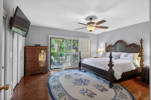 9818 Mira Del Rio Dr, Sacramento, CA 95827