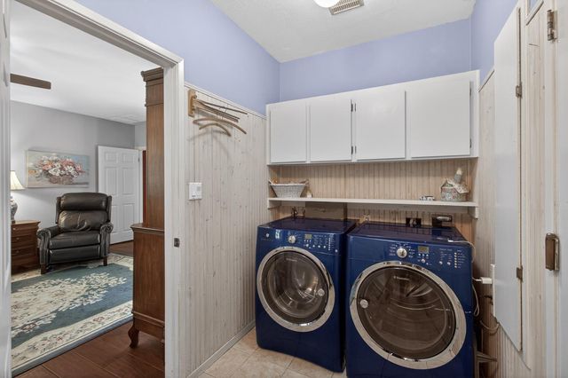 9818 Mira Del Rio Dr, Sacramento, CA 95827