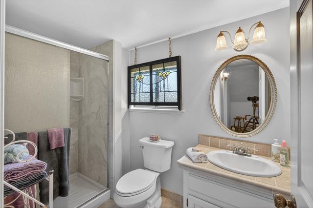 9818 Mira Del Rio Dr, Sacramento, CA 95827