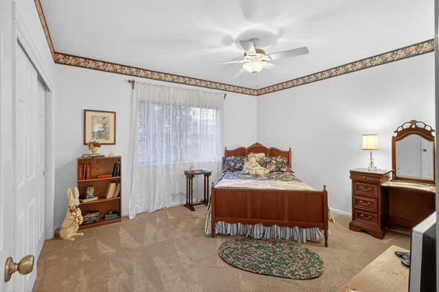 9818 Mira Del Rio Dr, Sacramento, CA 95827