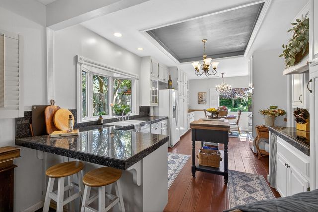 9818 Mira Del Rio Dr, Sacramento, CA 95827