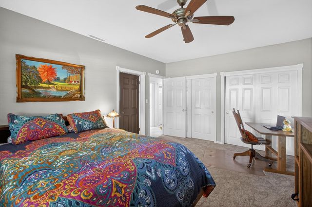 9818 Mira Del Rio Dr, Sacramento, CA 95827