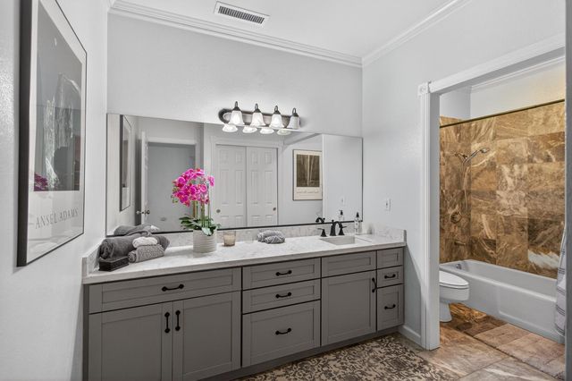 9818 Mira Del Rio Dr, Sacramento, CA 95827