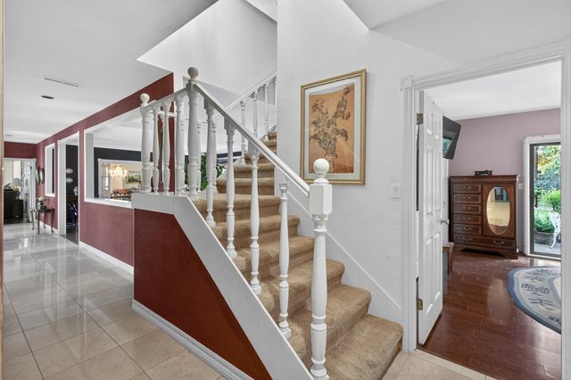 9818 Mira Del Rio Dr, Sacramento, CA 95827