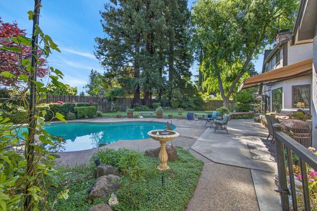 9818 Mira Del Rio Dr, Sacramento, CA 95827