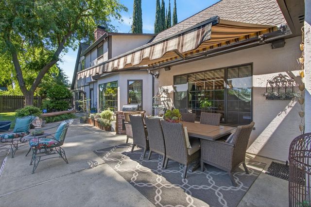 9818 Mira Del Rio Dr, Sacramento, CA 95827