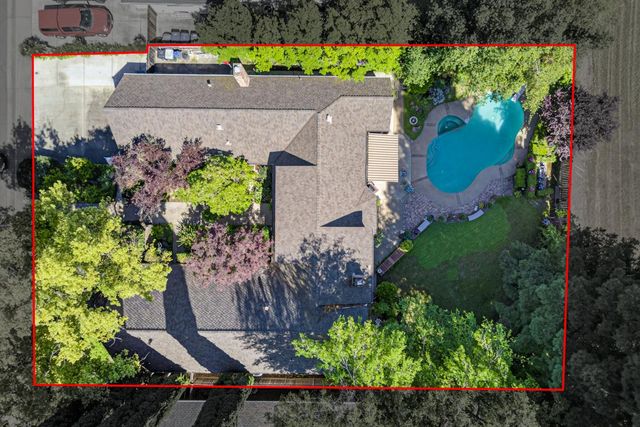 9818 Mira Del Rio Dr, Sacramento, CA 95827