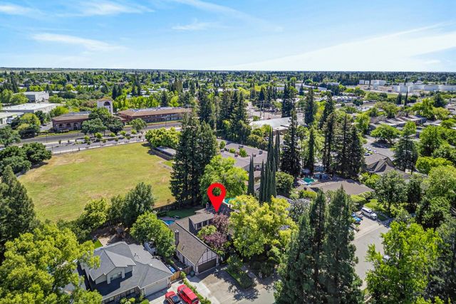 9818 Mira Del Rio Dr, Sacramento, CA 95827