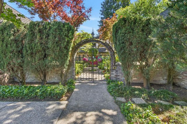 9818 Mira Del Rio Dr, Sacramento, CA 95827