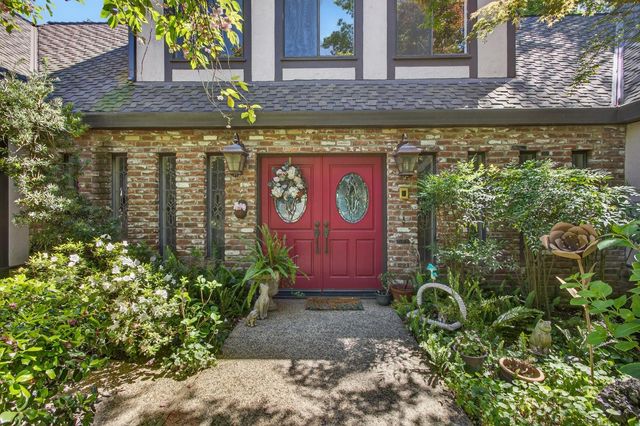 9818 Mira Del Rio Dr, Sacramento, CA 95827