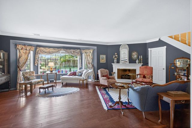 9818 Mira Del Rio Dr, Sacramento, CA 95827